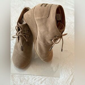Toms Women's Light Brown Ankle Booties